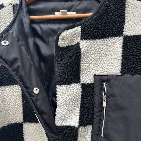 ASOS Urban Bliss checkerboard teddy borg jacket in black and cream - Picture 6 of 8